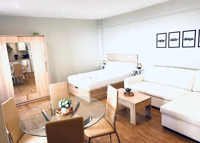 Plaza De Andalucía Con Parking Córdova